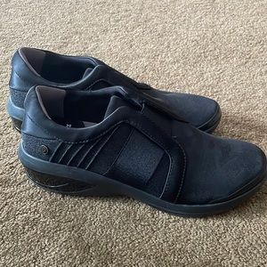 BZees Black Slipon Sneakers, Size 8.5